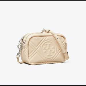 Tory Burch Bag includes ! 2020 *Light small mark please look at all pictures